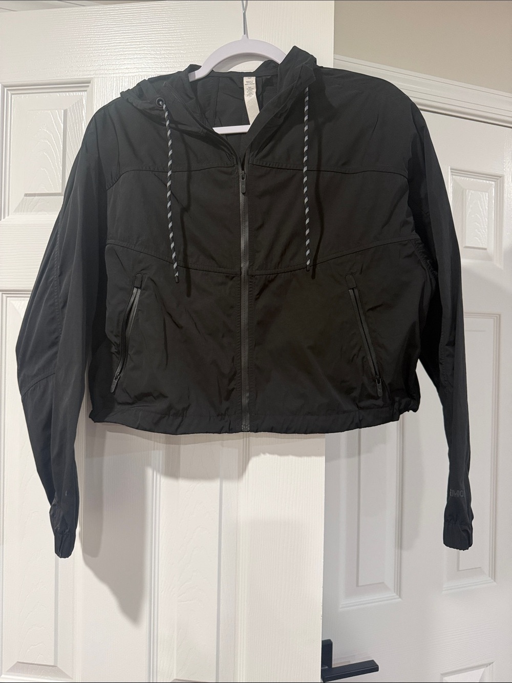 Lululemon Women's Black cropped windbreaker Jacket